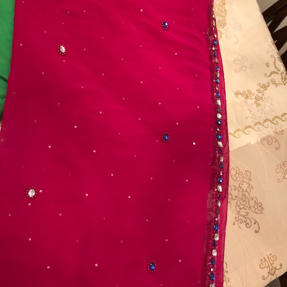 Pakistani suit - Picture 3 of 5